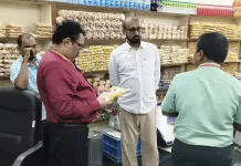 ಬೇಕರಿ ಉತ್ಪನ್ನಗಳನ್ನು ಮರುಪ್ಯಾಕ್ ಮಾಡಿ ಮಾರಾಟ; ಮಂಗಳೂರಿನ ಆಹಾರೋದ್ಯಮಗಳ ಮೇಲೆ ಆಹಾರ ಇಲಾಖೆಯಿಂದ ದಾಳಿ